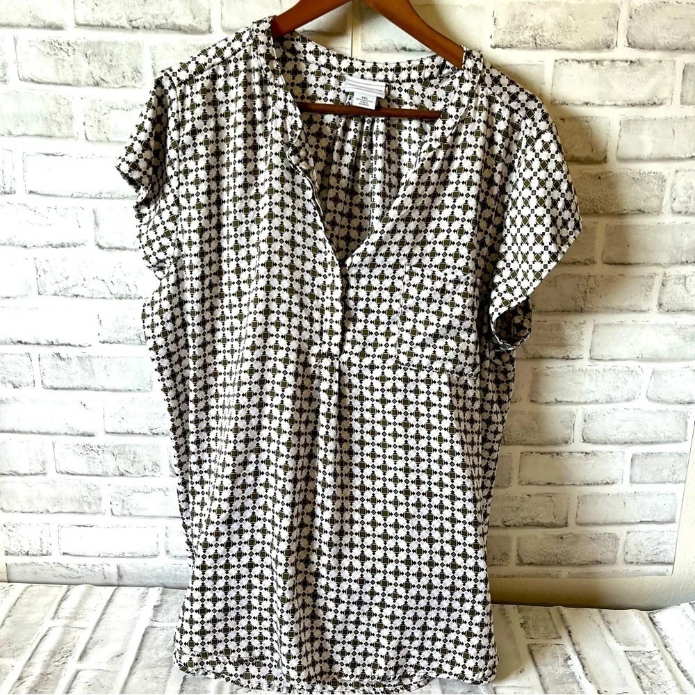 Liz Claiborne Short Sleeve Blouse. Size: XXL